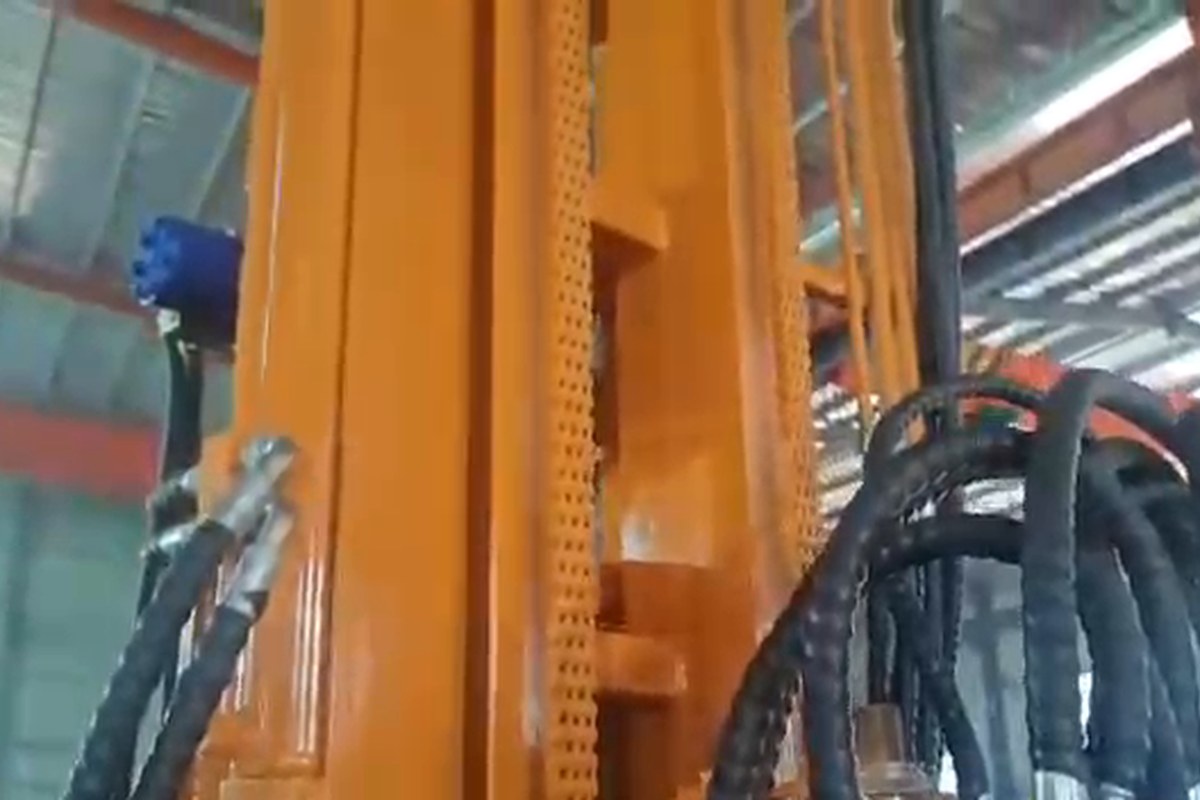 Detalle hidráulico de la maquinaria de perforación